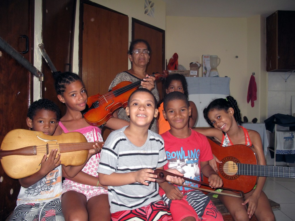 Rabeca, Geige und Gitarre im Einsatz